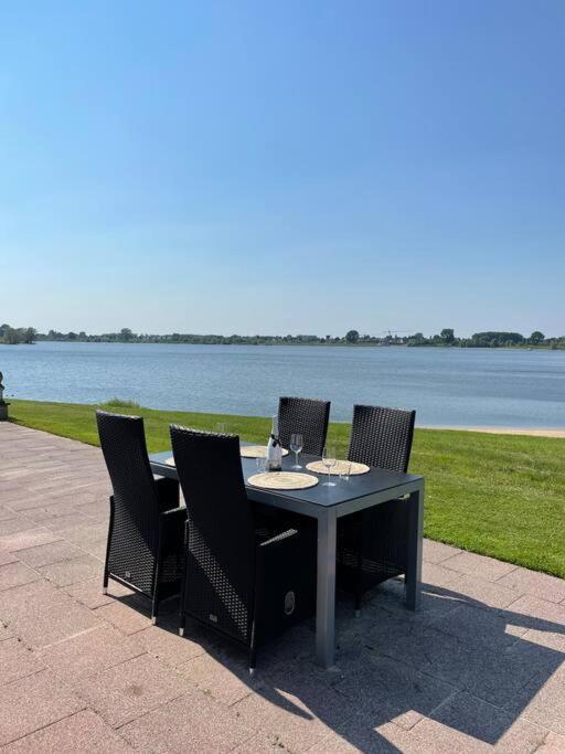 Luxe Chalet Direct Aan Het Water Met Strand Lith Exterior photo