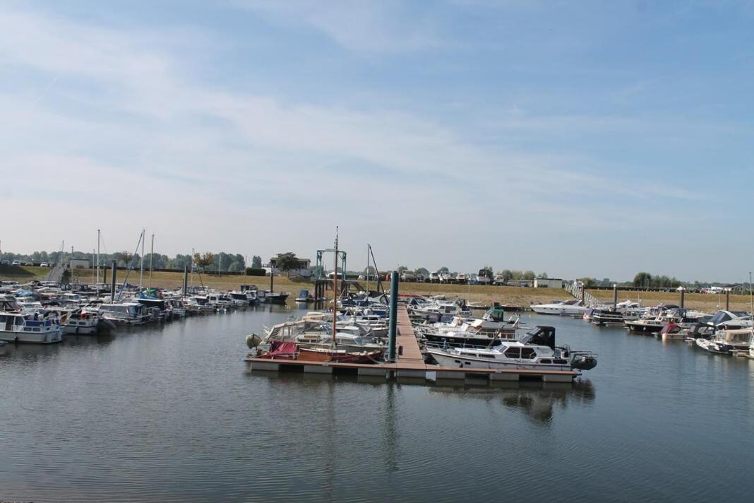 Luxe Chalet Direct Aan Het Water Met Strand Lith Exterior photo